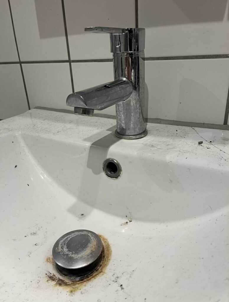håndvask armatur rengøring hjallerup hos kunde før billede